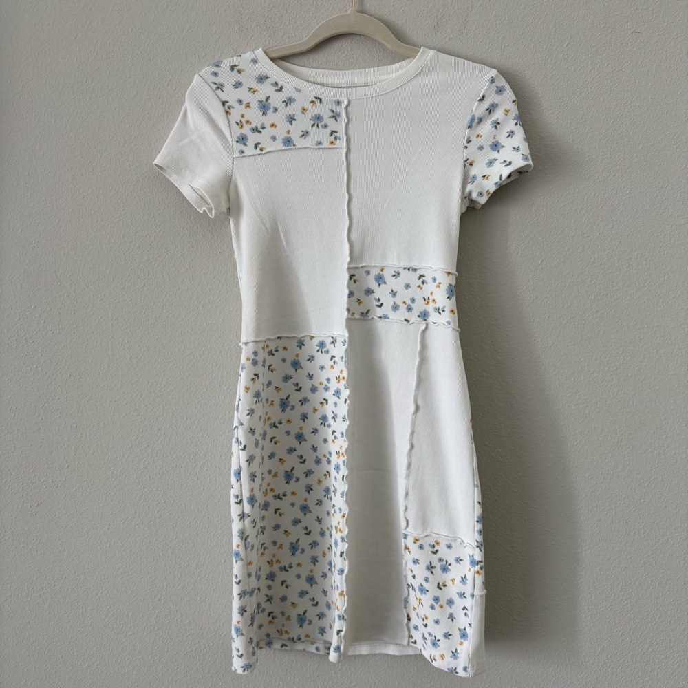 Hollister Floral Patchwork White Dress - Picture 3 of 9